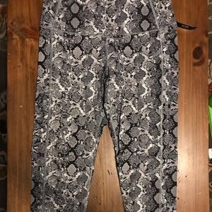 Knockout by Victoria Sport Pocket Tight Leggings